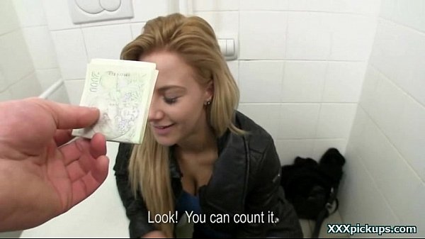 Amateur college girls party hardcore in public 10