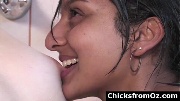 Aussie lesbian amateurs suck nipples in bath