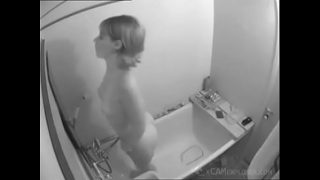 Girl Masturbates Under Shower – xCAMexplorer.com
